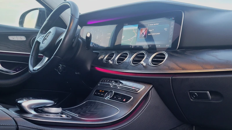 Mercedes-Benz E 350 Germany-360 kam-Distr-Panorama-TOП състояние!, снимка 12 - Автомобили и джипове - 50913800