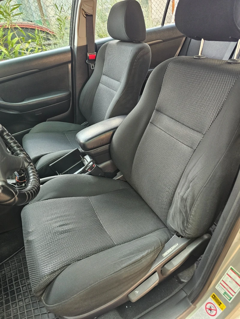 Toyota Avensis, снимка 10 - Автомобили и джипове - 51607180