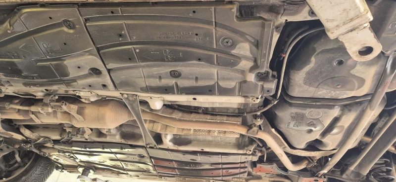 Toyota Prius 1.8 Hybrid 135к.с., снимка 11 - Автомобили и джипове - 52823247