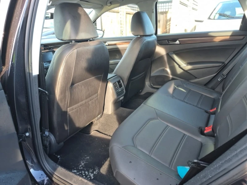 VW Passat * 2.0T LIMITED EDITION * CARFAX * БЕЗ ПЪРВОНАЧАЛНА, снимка 12 - Автомобили и джипове - 52967648