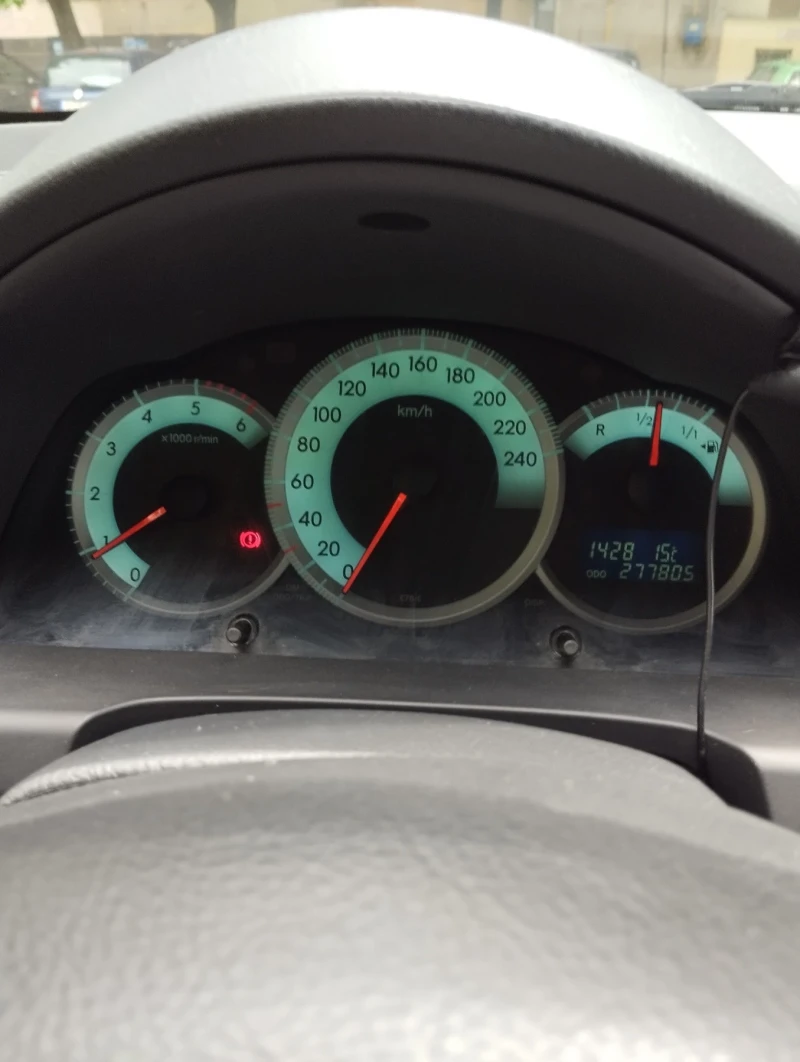 Toyota Corolla verso 2.2 136, снимка 6 - Автомобили и джипове - 53455898