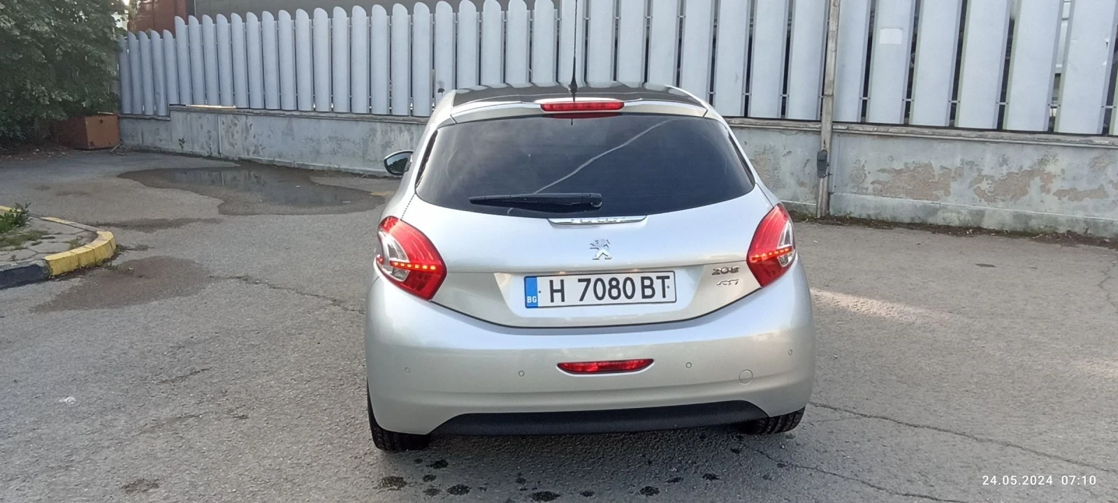 Peugeot 208 1.4 VTI 95кс подарък зимни гуми на лети джанти  - изображение 6