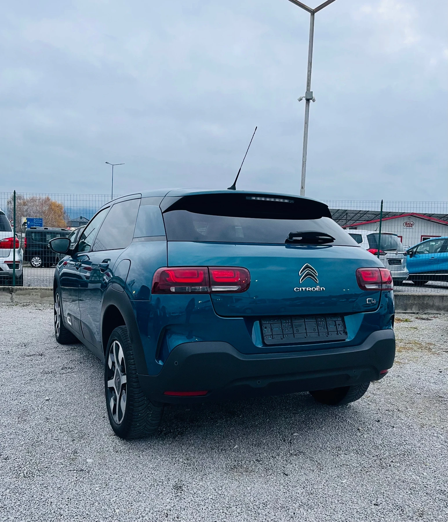 Citroen C4 Cactus 1.2 е-THP Shine АВТОМАТИК * Навигация* Камера - изображение 6