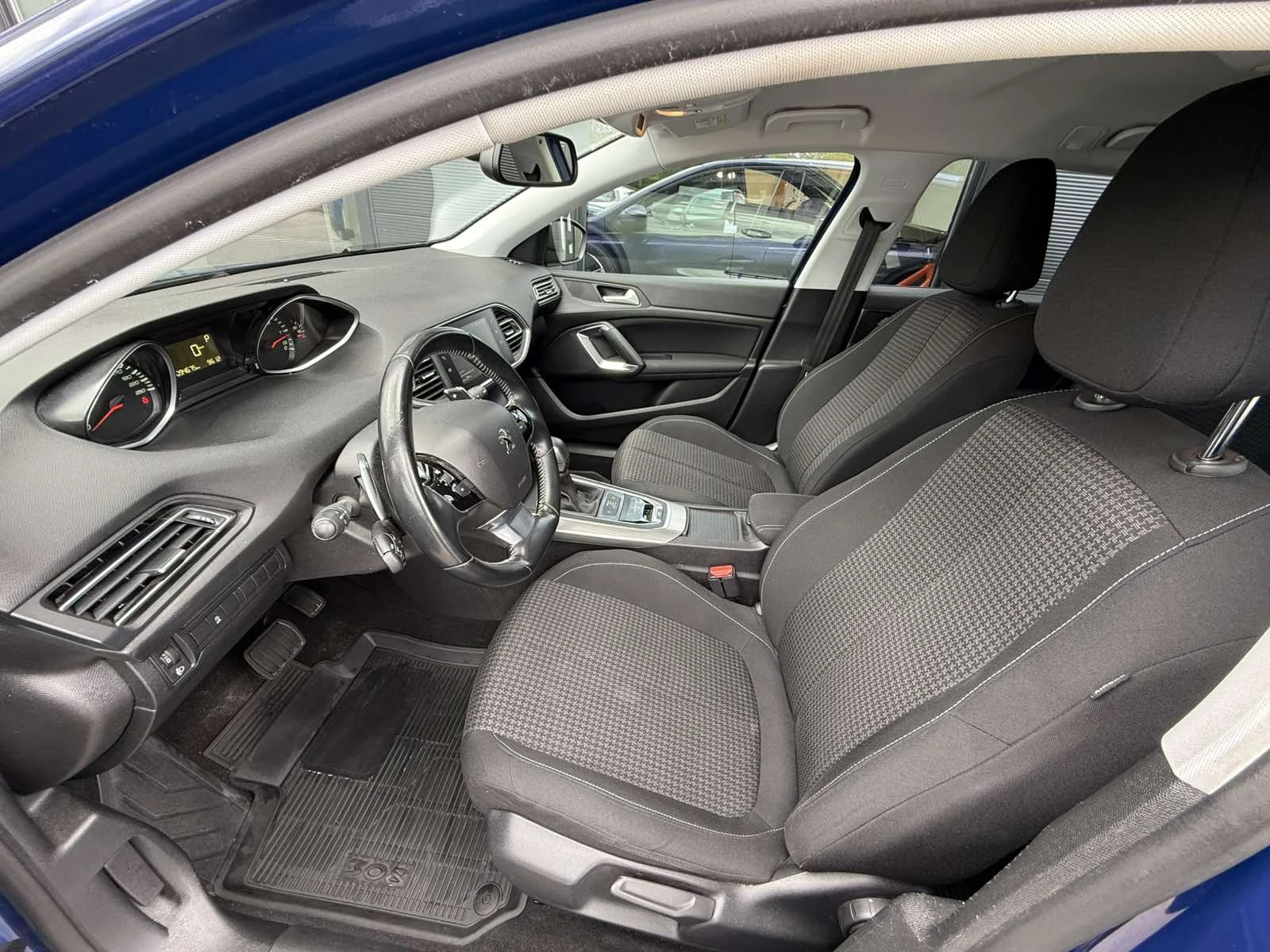 Peugeot 308 SW NEW ACTIVE 1.5 e-HDI 130 EAT6 EURO 6.2 - изображение 9