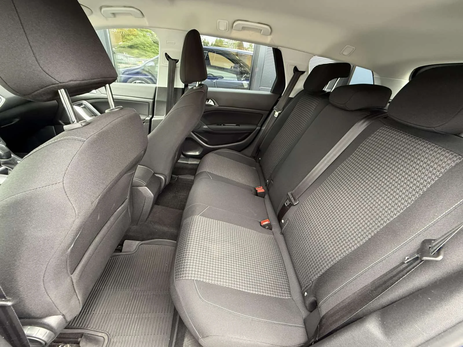 Peugeot 308 SW NEW ACTIVE 1.5 e-HDI 130 EAT6 EURO 6.2 - изображение 10