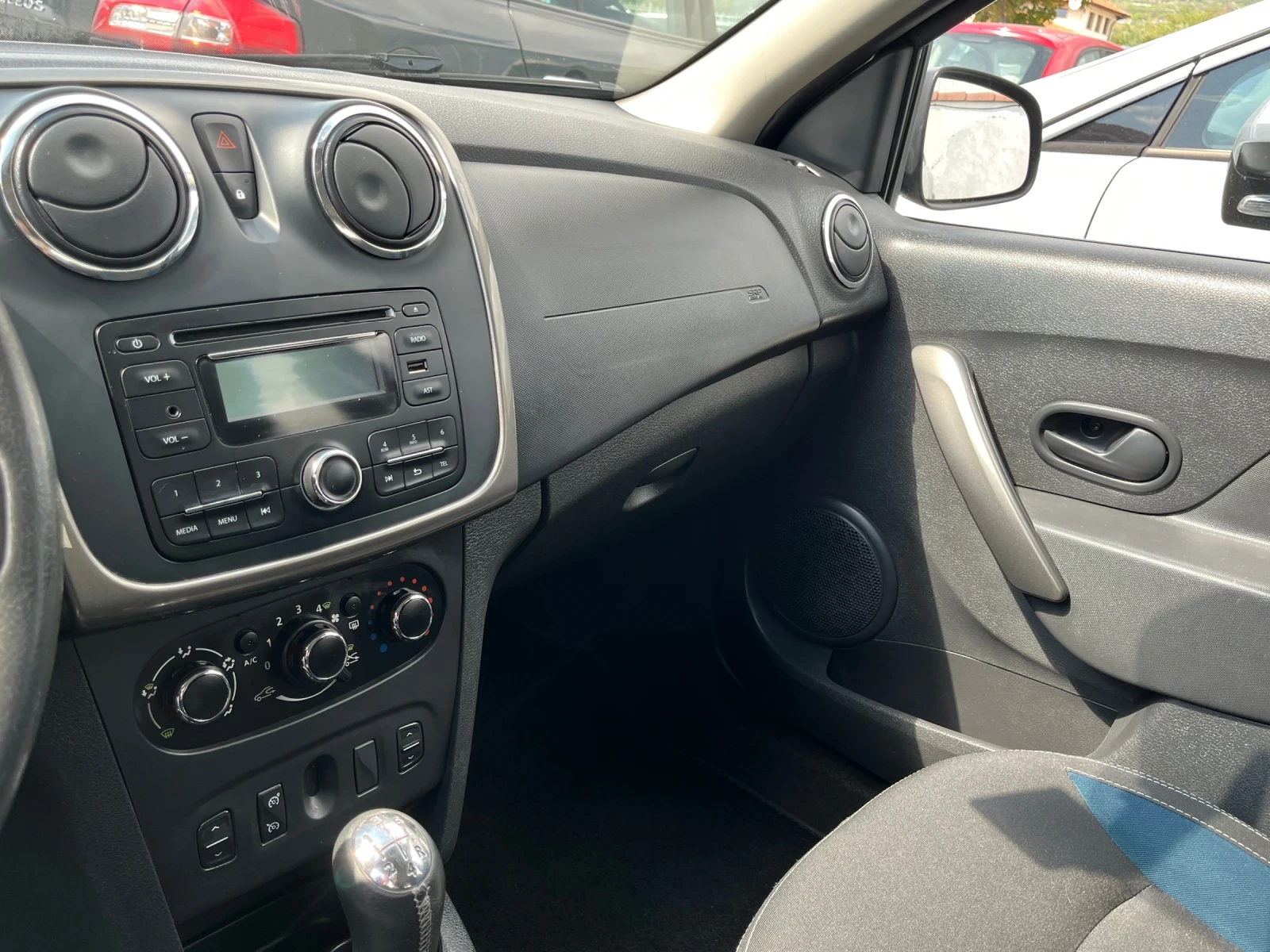 Dacia Sandero  - изображение 7