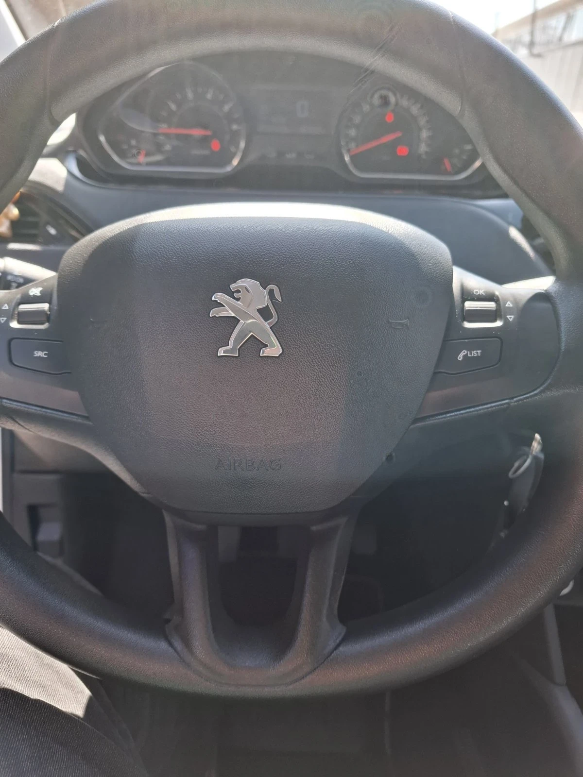 Peugeot 208 1.2i, снимка 7 - Автомобили и джипове - 53962163