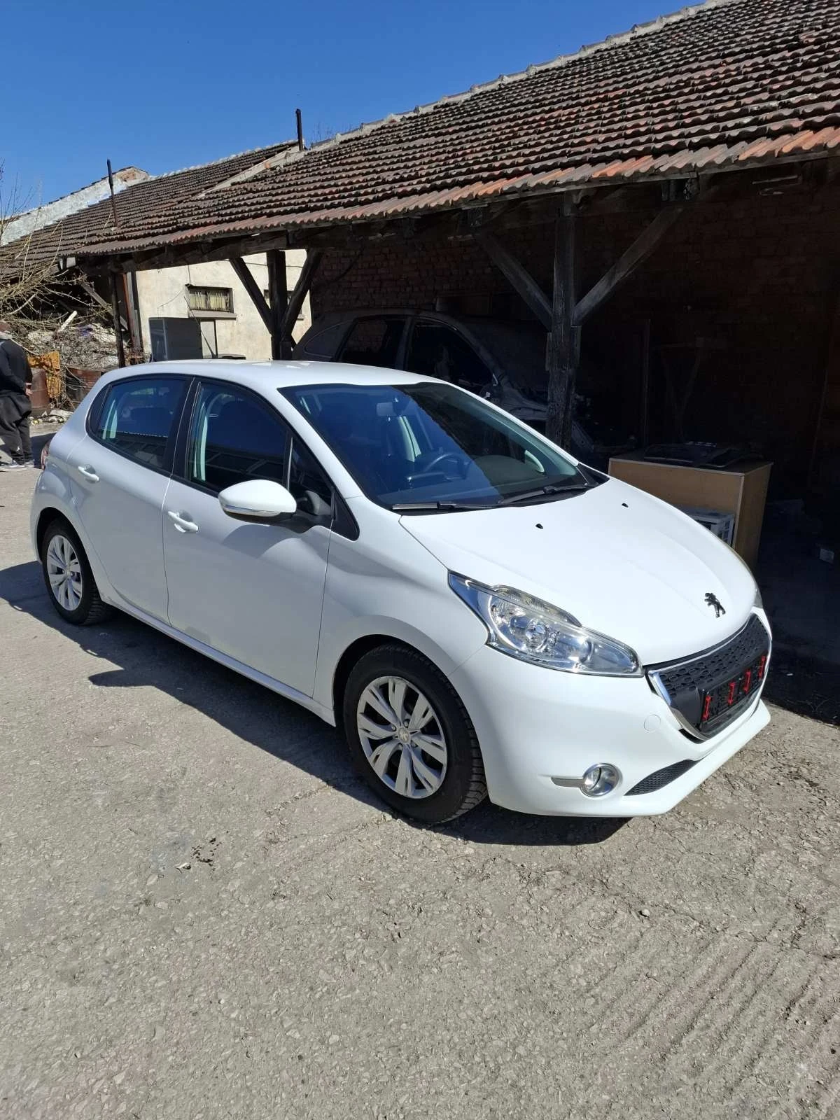 Peugeot 208 1.2i, снимка 2 - Автомобили и джипове - 53962163