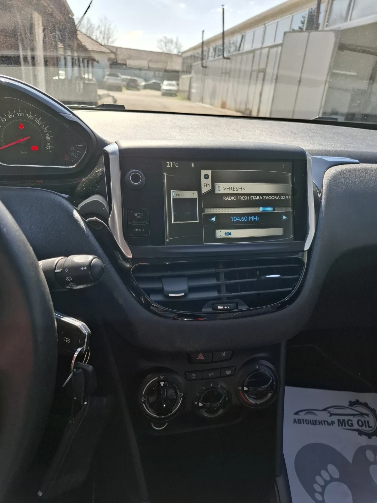 Peugeot 208 1.2i, снимка 6 - Автомобили и джипове - 53962163