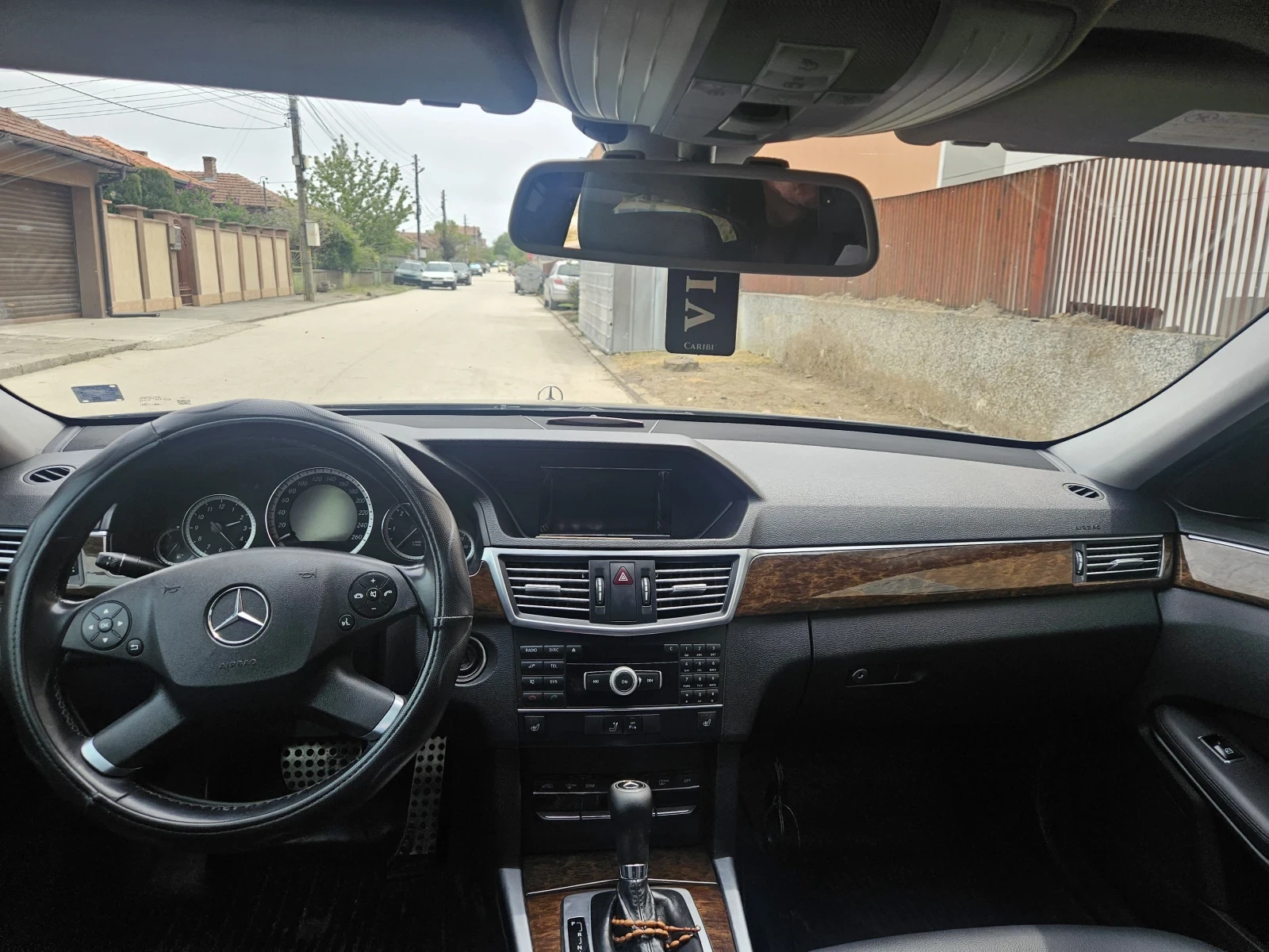 Mercedes-Benz E 200, снимка 11 - Автомобили и джипове - 54259954