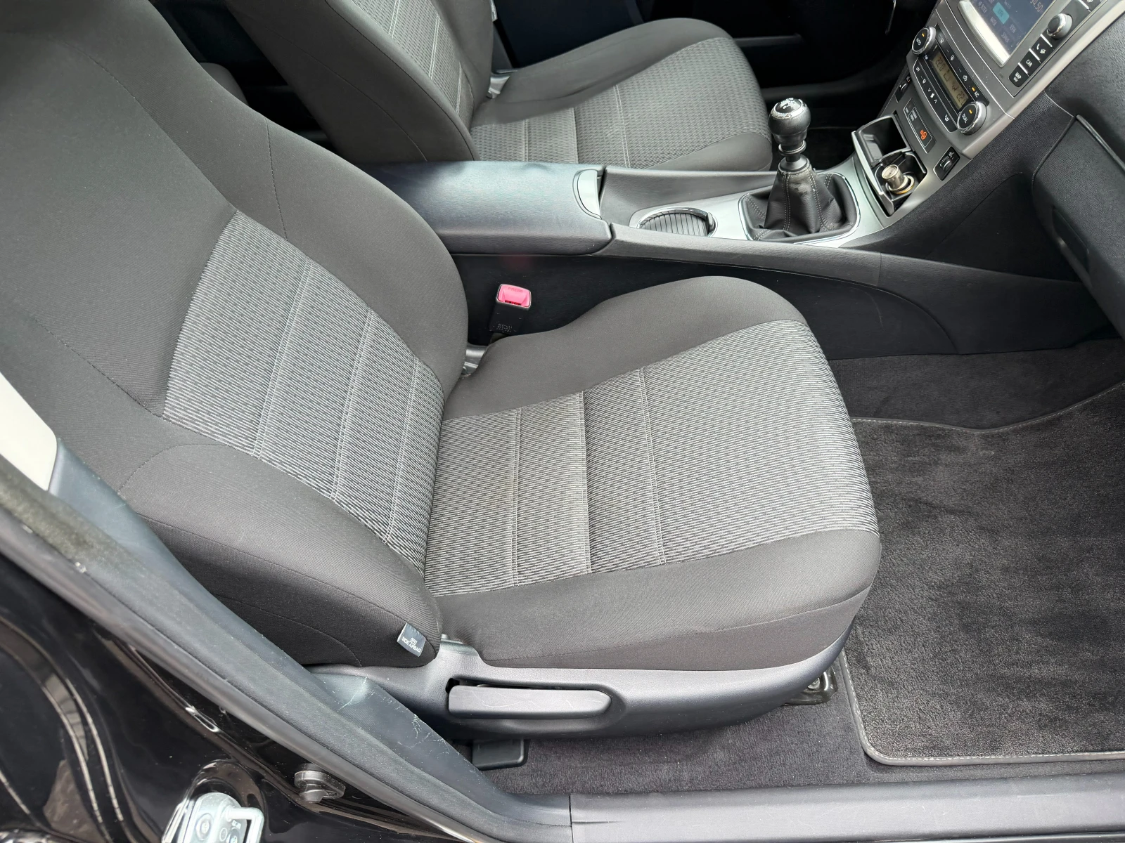 Toyota Avensis 1.8I* СЕРВИЗНА КНИЖКА* ПЪЛНА  ИСТОРИЯ , снимка 13 - Автомобили и джипове - 54484472