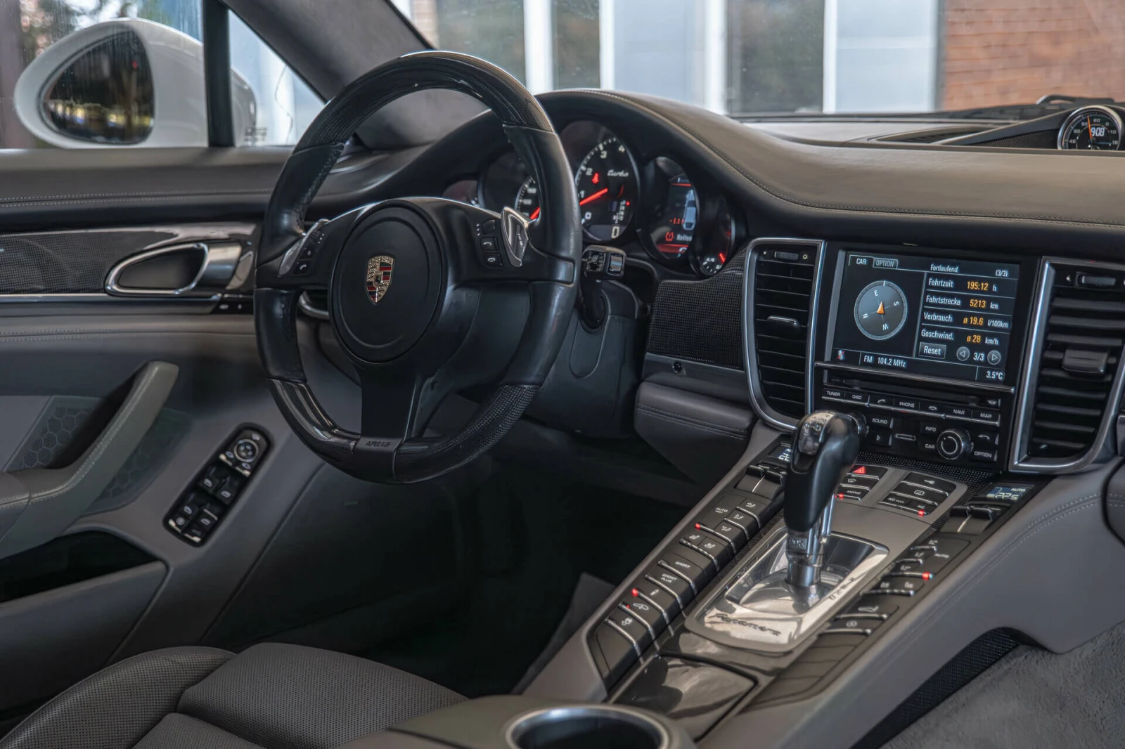 Porsche Panamera  Turbo/Keramika/Алкантар/Chrono/Обдухване/Carbon, снимка 10 - Автомобили и джипове - 54554060