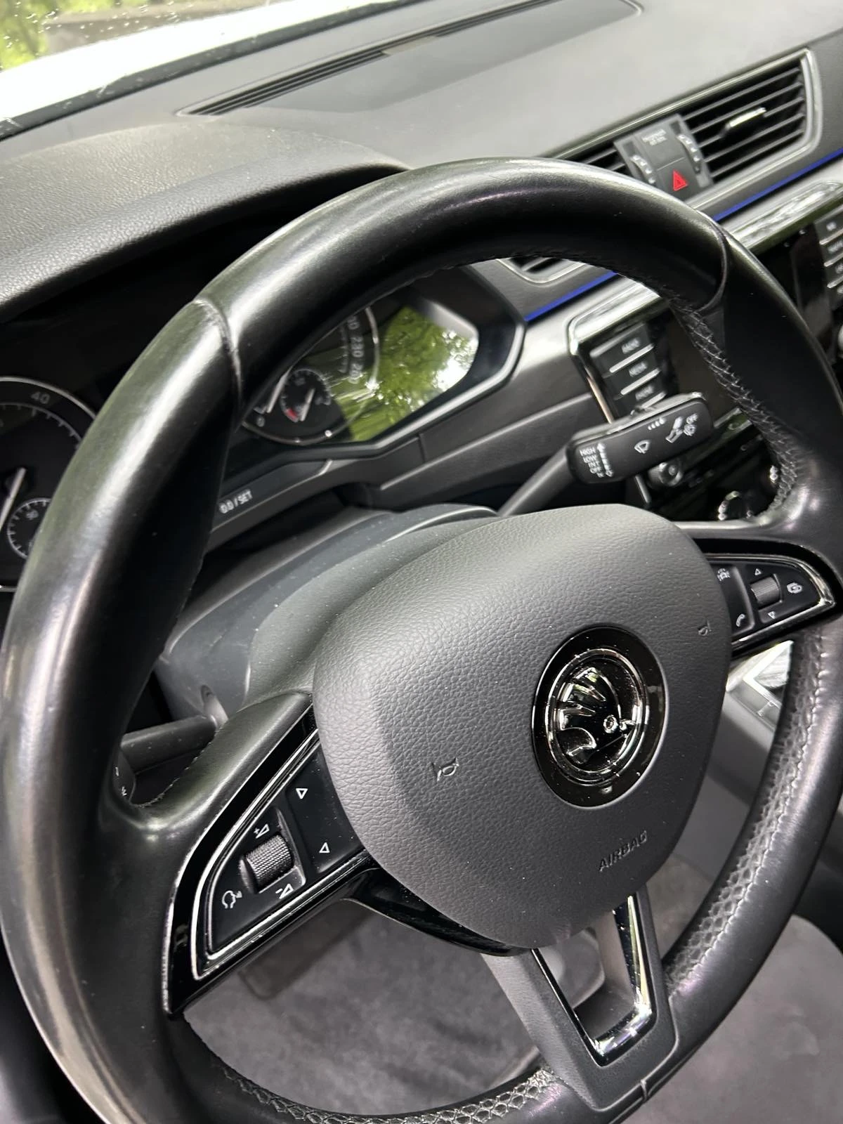 Skoda Superb 2.0 TDI, 126 000 km, снимка 11 - Автомобили и джипове - 54645542