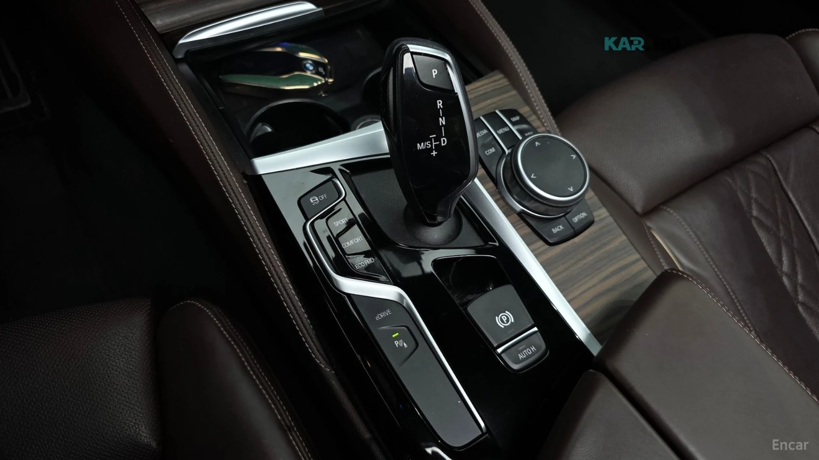 BMW 530E M PKG / DISTRONIC / HEADUP / ОБДУХВАНЕ / ПОДГРЕВИ , снимка 15 - Автомобили и джипове - 54766123