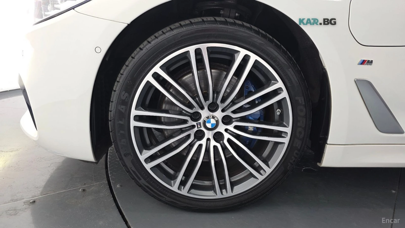 BMW 530E M PKG / DISTRONIC / HEADUP / ОБДУХВАНЕ / ПОДГРЕВИ , снимка 5 - Автомобили и джипове - 54766123