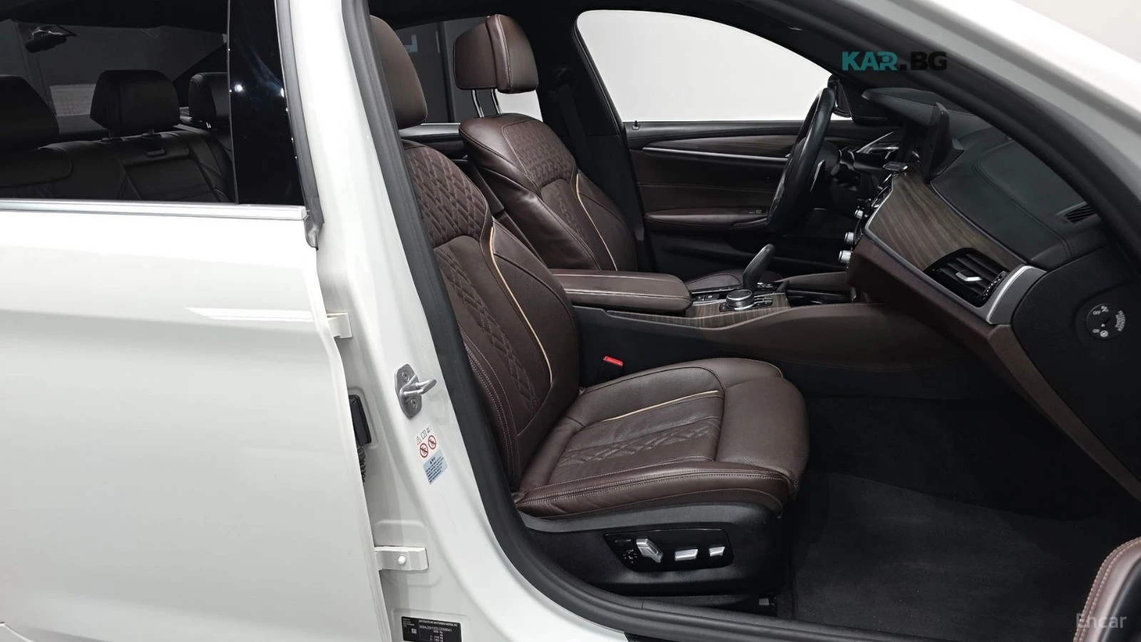 BMW 530E M PKG / DISTRONIC / HEADUP / ОБДУХВАНЕ / ПОДГРЕВИ , снимка 16 - Автомобили и джипове - 54766123