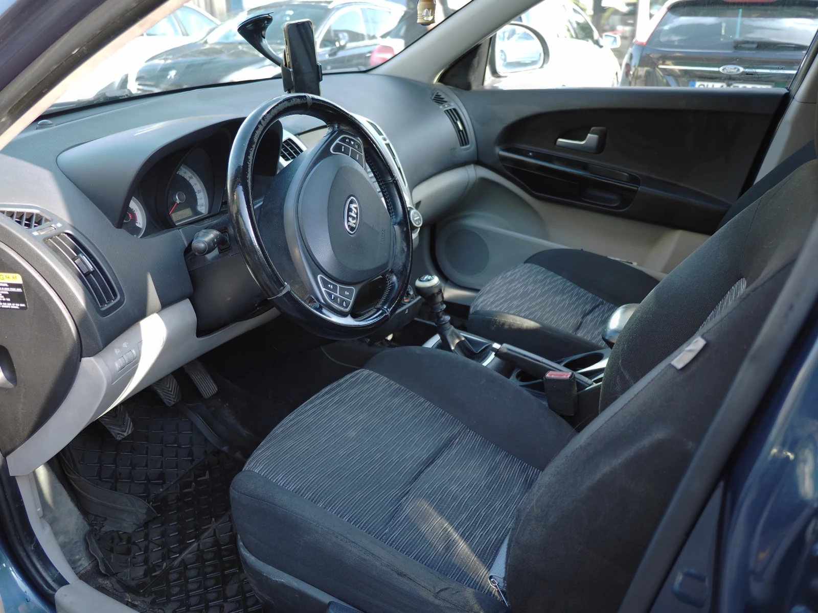 Kia Ceed 1.6 CRDI, снимка 9 - Автомобили и джипове - 54918436