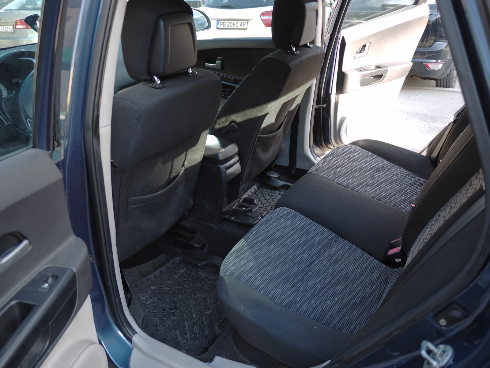 Kia Ceed 1.6 CRDI, снимка 13 - Автомобили и джипове - 54918436
