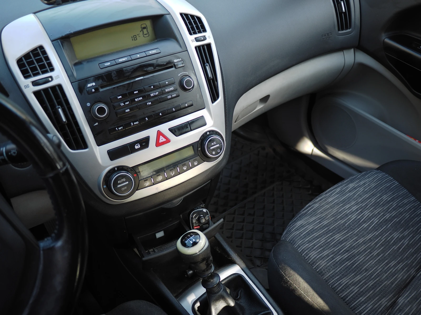 Kia Ceed 1.6 CRDI, снимка 12 - Автомобили и джипове - 54918436