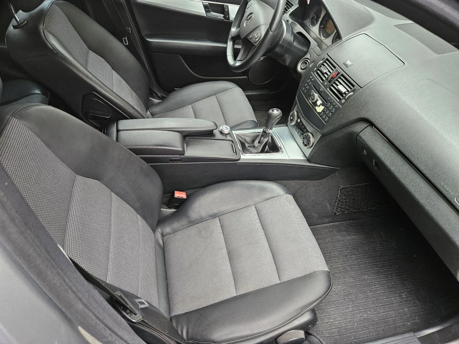 Mercedes-Benz C 220 2.2, снимка 9 - Автомобили и джипове - 54946564