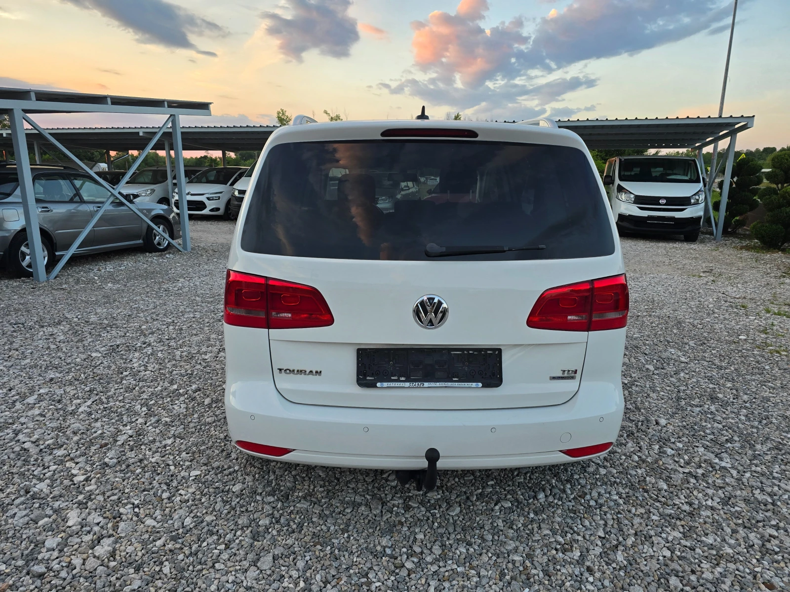 VW Touran 1.6TDI  EURO 5b ! ! НАВИГАЦИЯ, снимка 4 - Автомобили и джипове - 55059614