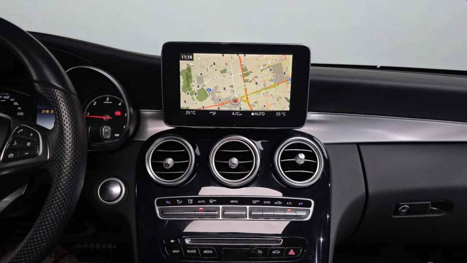 Mercedes-Benz C 220 d / AMG ПАКЕТ / HUD, снимка 11 - Автомобили и джипове - 55313873