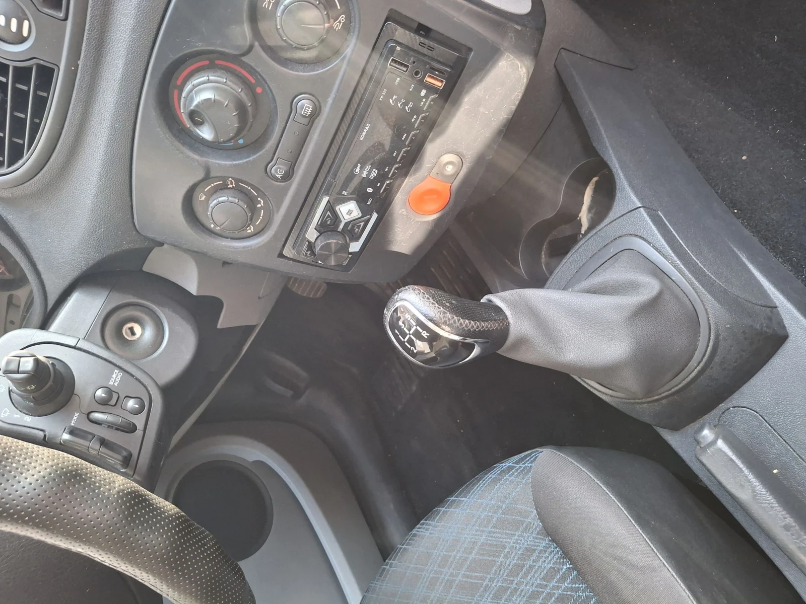 Renault Clio, снимка 9 - Автомобили и джипове - 55805979