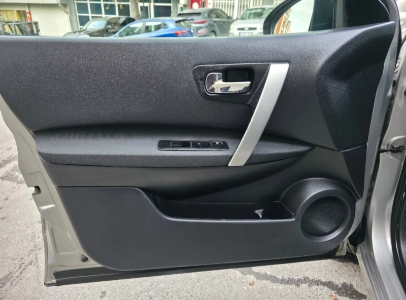 Nissan Qashqai 1.5 DCI, снимка 8 - Автомобили и джипове - 53191267