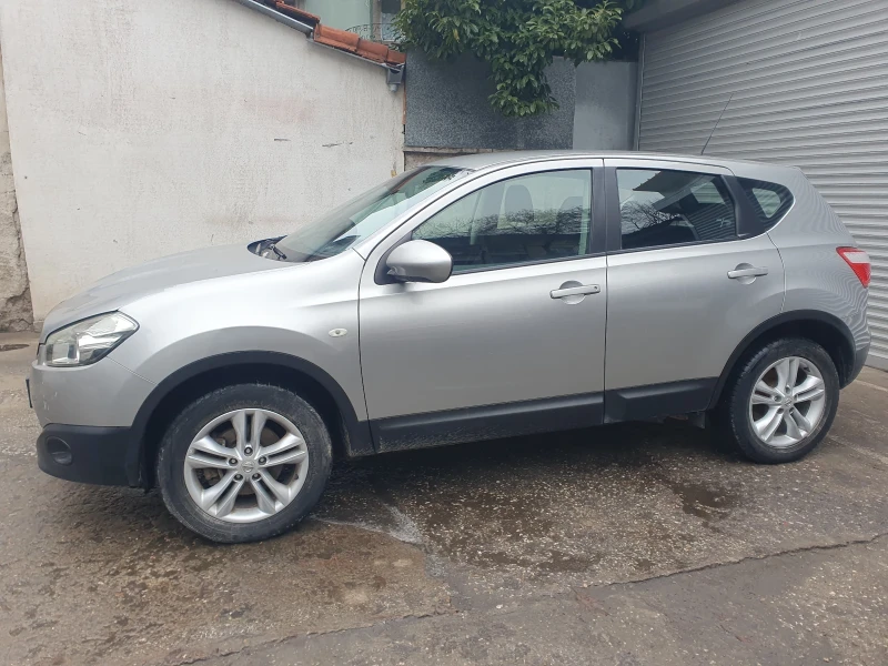 Nissan Qashqai 1.5 DCI, снимка 3 - Автомобили и джипове - 53191267