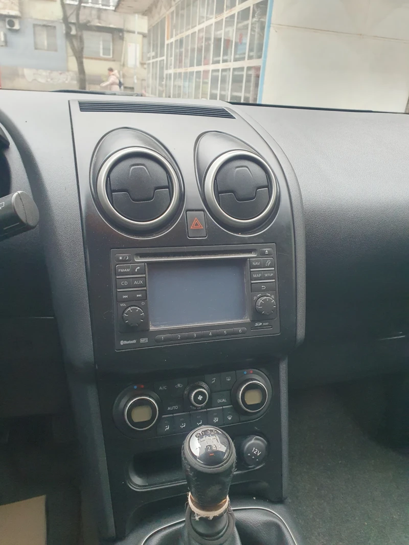 Nissan Qashqai 1.5 DCI, снимка 10 - Автомобили и джипове - 53191267