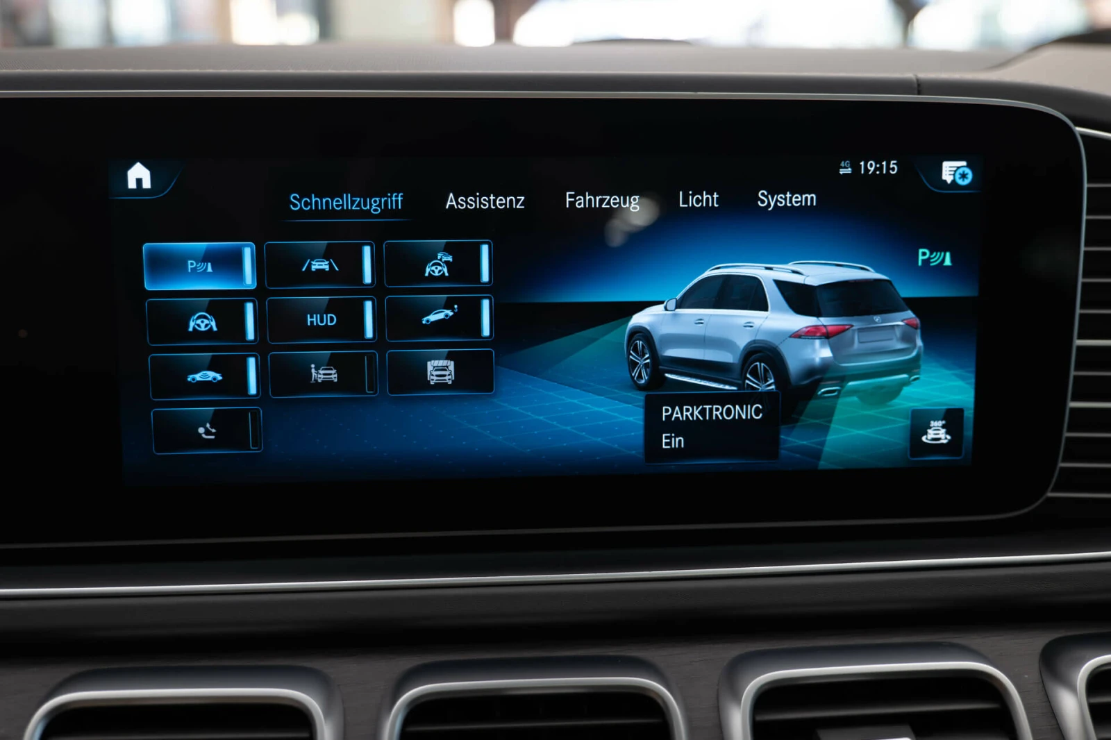 Mercedes-Benz GLE 580 AMG/Обдухване/Вакум/Алкантар/HuD/Burmester, снимка 14 - Автомобили и джипове - 53785372