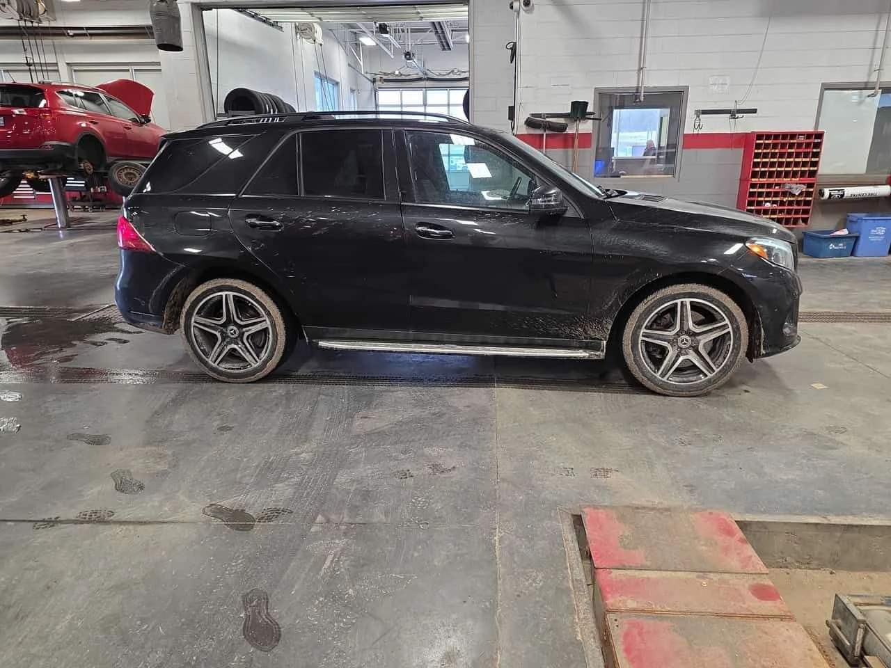 Mercedes-Benz GLE * 400 * CARFAX * БЕЗ ПЪРВОНАЧАЛНА ВНОСКА, снимка 3 - Автомобили и джипове - 53820397