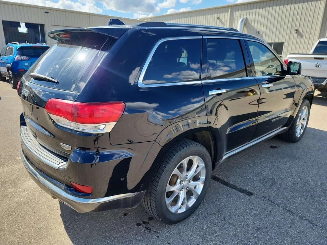 Jeep Grand cherokee SUMMIT/CARFAX/ФИНАНСИРАНЕ, снимка 3 - Автомобили и джипове - 54854848
