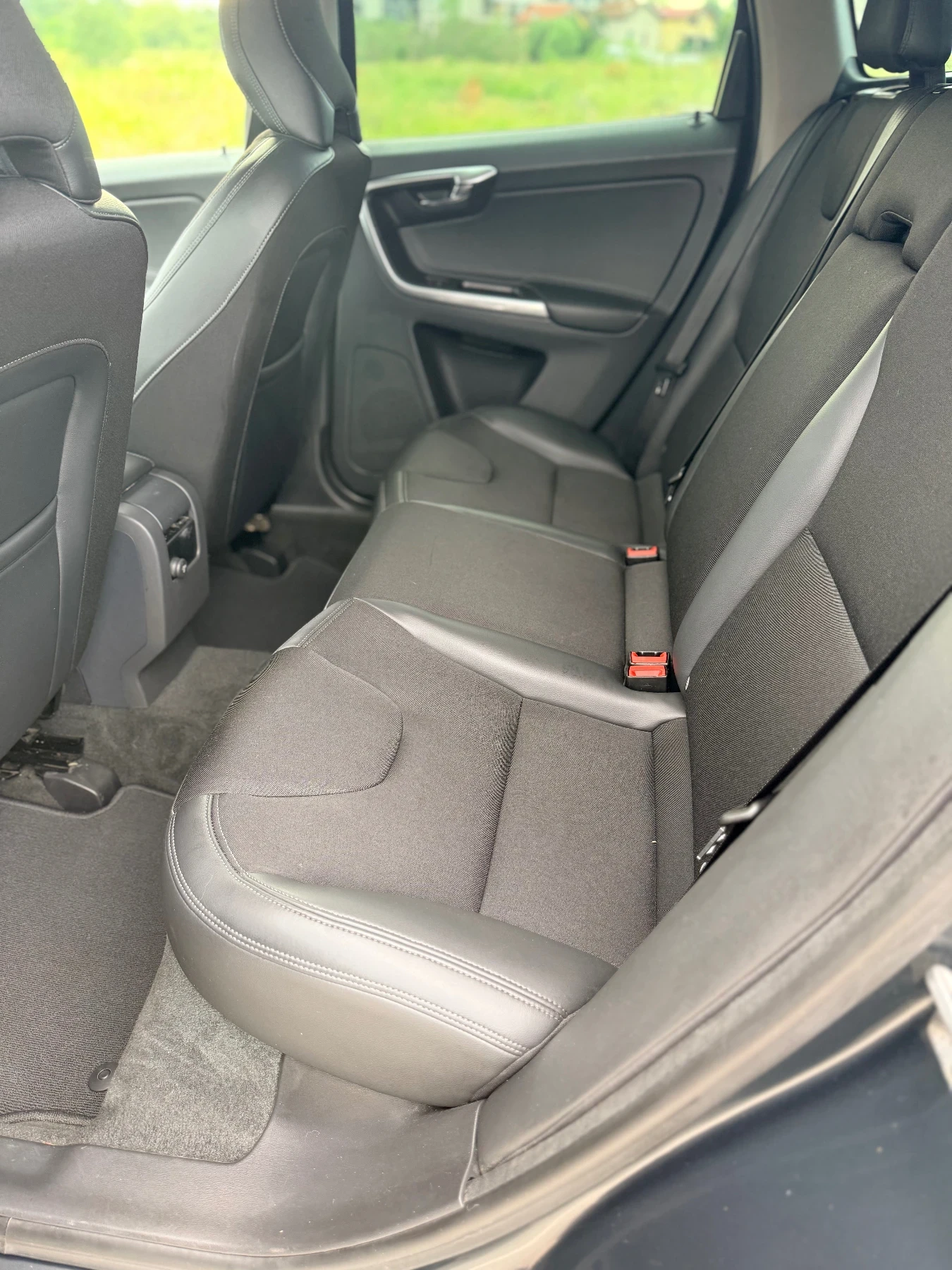 Volvo XC60 2.4 D4 (5-цилиндров) 190 к.с., снимка 11 - Автомобили и джипове - 54982011