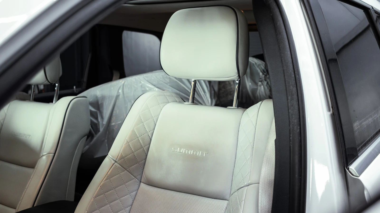 Jeep Grand cherokee SUMMIT * ДИСТРОНИК* ОБДУХВАНЕ* ДВА ЧИФТА ГУМИ/ДЖАН, снимка 9 - Автомобили и джипове - 55445781