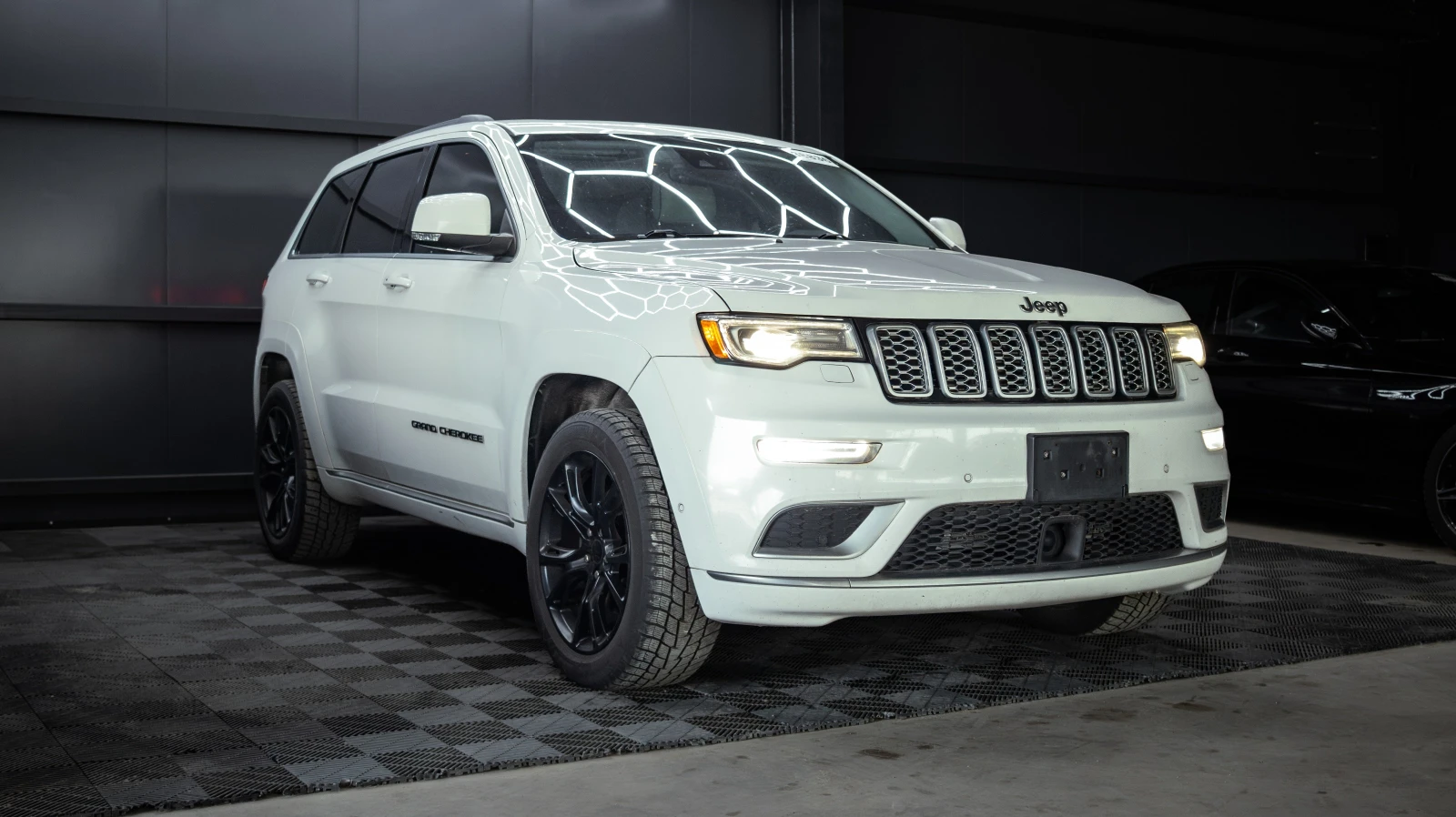 Jeep Grand cherokee SUMMIT * ДИСТРОНИК* ОБДУХВАНЕ* ДВА ЧИФТА ГУМИ/ДЖАН