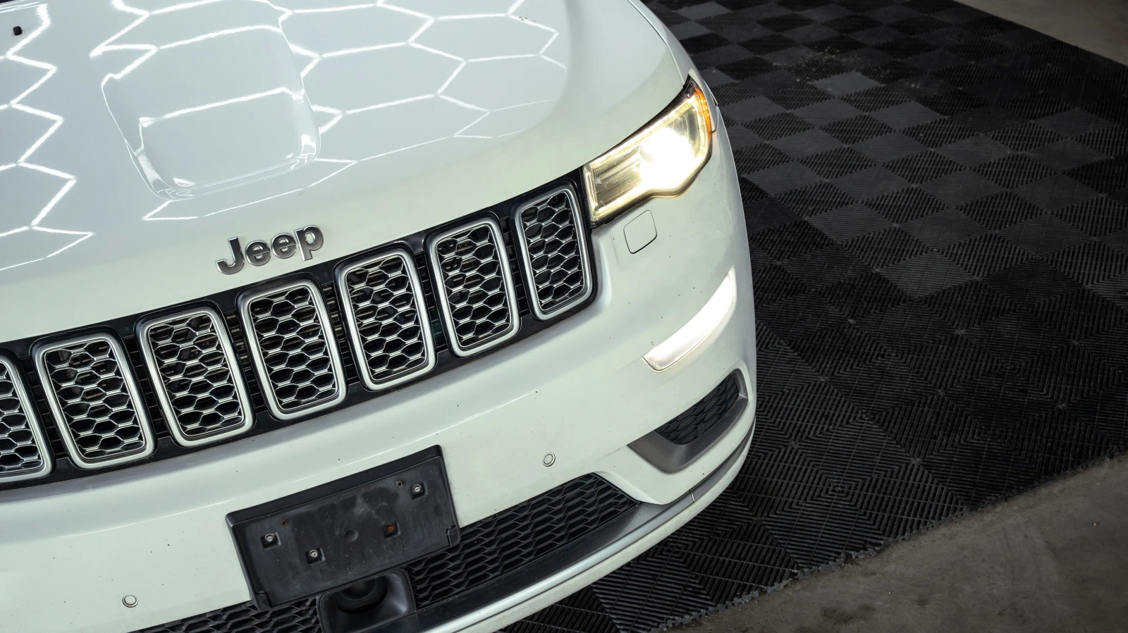 Jeep Grand cherokee SUMMIT * ДИСТРОНИК* ОБДУХВАНЕ* ДВА ЧИФТА ГУМИ/ДЖАН, снимка 3 - Автомобили и джипове - 55445781