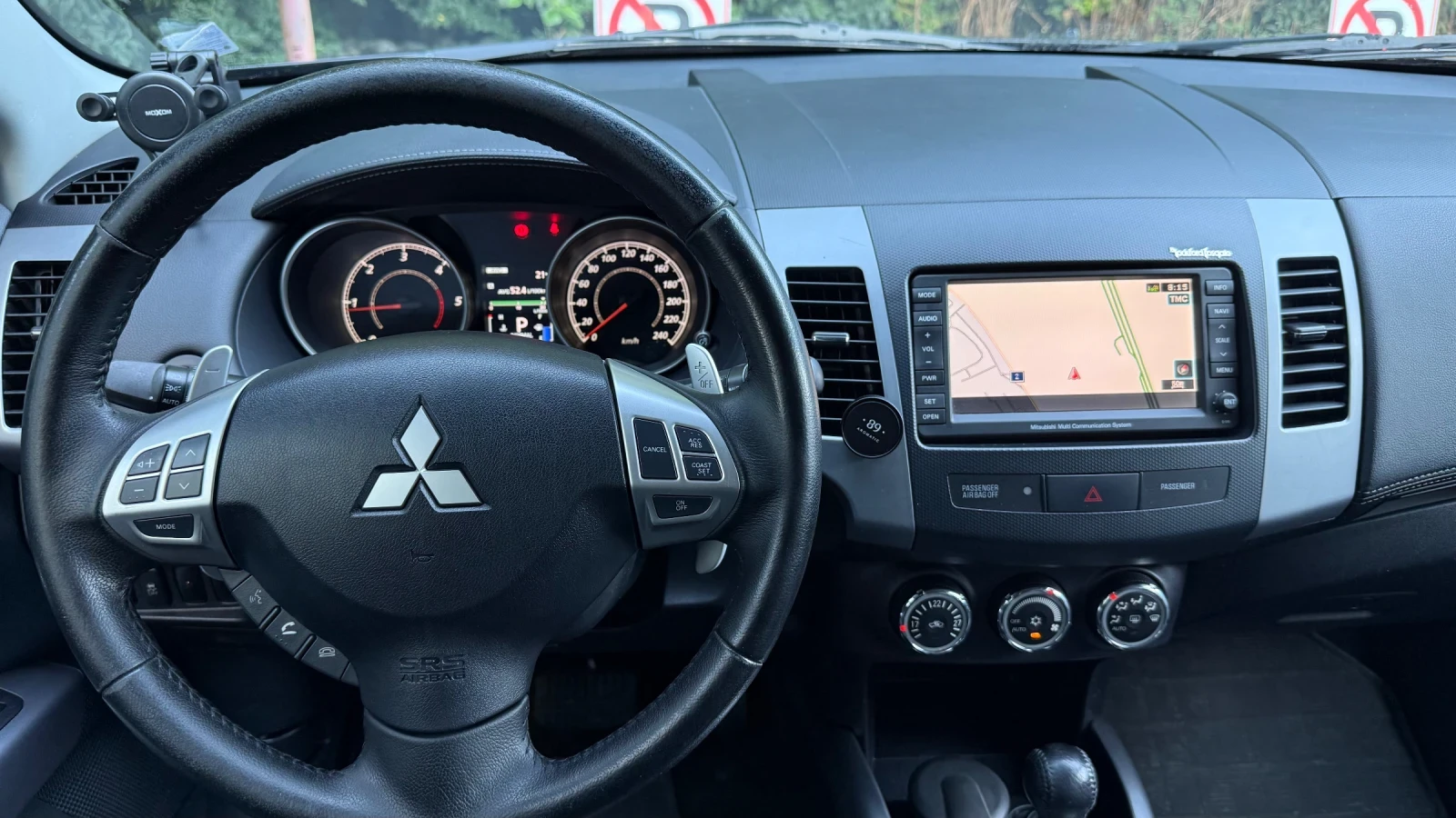 Mitsubishi Outlander, снимка 6 - Автомобили и джипове - 55470523