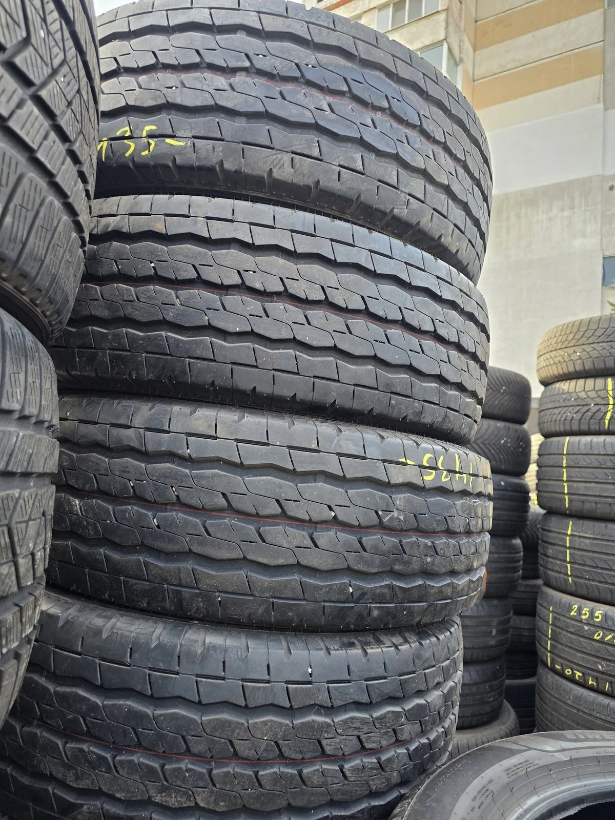 Гуми Летни 235/65R16, снимка 5 - Гуми и джанти - 56731046