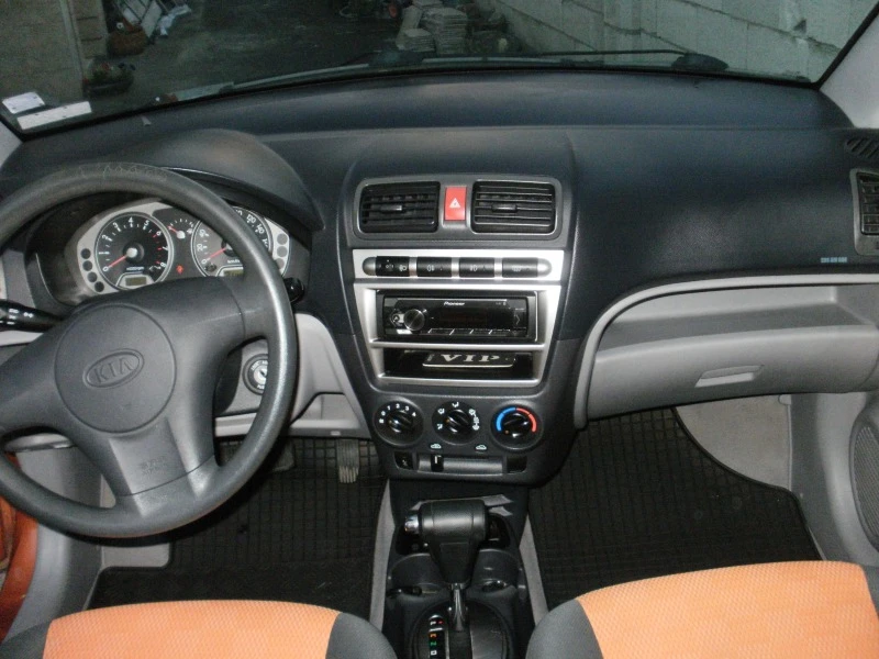 Kia Picanto, снимка 11 - Автомобили и джипове - 46219278