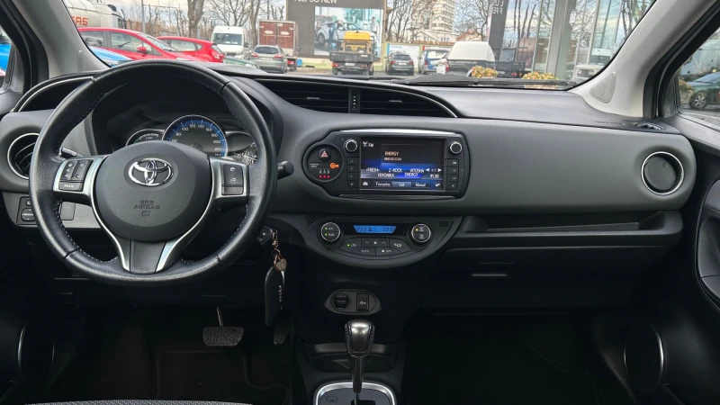 Toyota Yaris, снимка 10 - Автомобили и джипове - 48381955