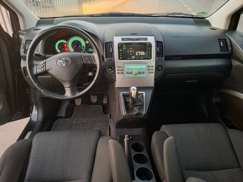 Toyota Corolla verso 2.2D 6+ 1места Камера, снимка 5 - Автомобили и джипове - 51756342