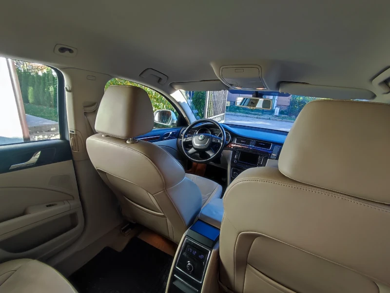 Skoda Superb, снимка 2 - Автомобили и джипове - 52632412