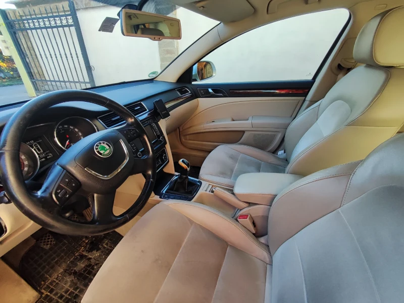 Skoda Superb, снимка 5 - Автомобили и джипове - 52632412