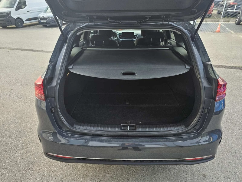 Kia Ceed 1.5 TGDI 160 hp TCe, снимка 13 - Автомобили и джипове - 52244000