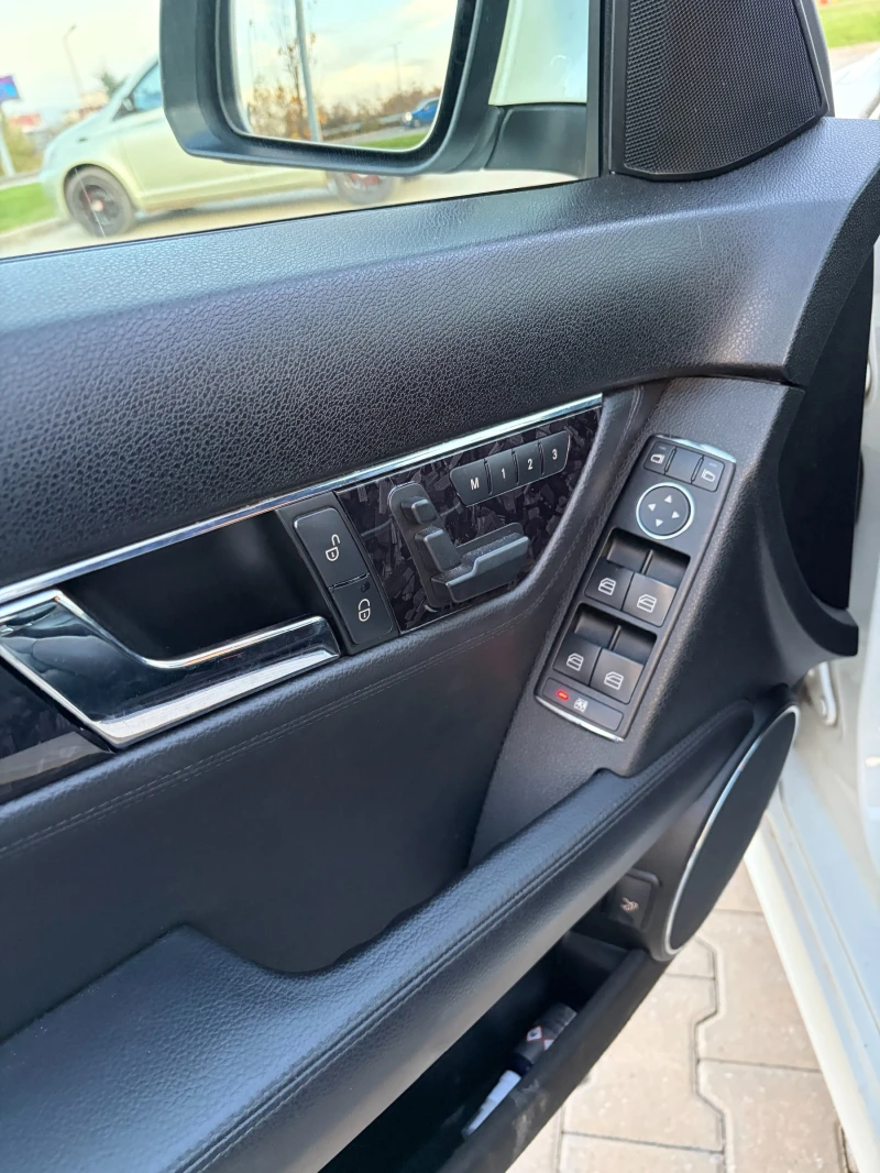 Mercedes-Benz C 350, снимка 16 - Автомобили и джипове - 52485355