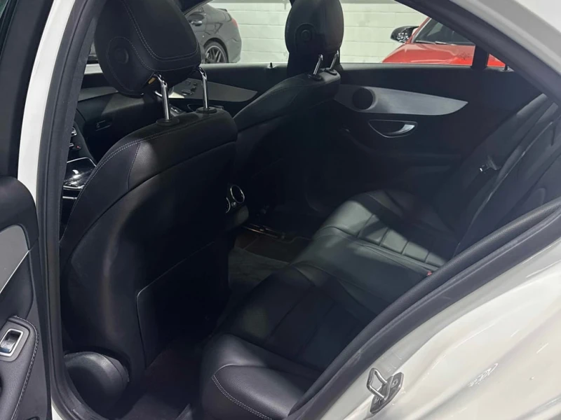 Mercedes-Benz C 300 * CARFAX * БЕЗ ПЪРВОНАЧАЛНА ВНОСКА, снимка 11 - Автомобили и джипове - 52667093