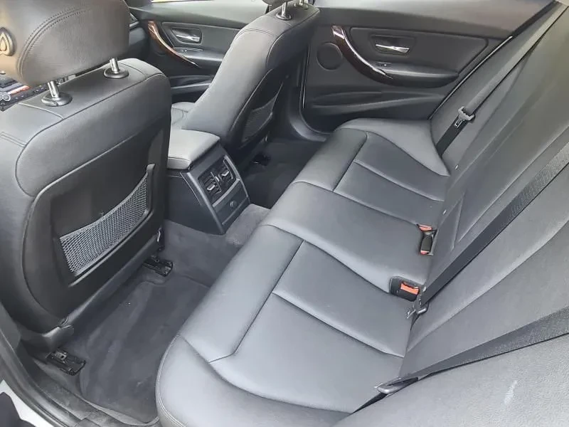 BMW 320 i, снимка 11 - Автомобили и джипове - 55142556
