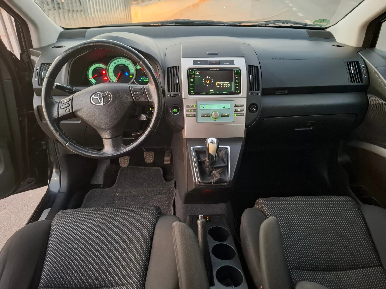 Toyota Corolla verso 2.2D 6+ 1места Камера - изображение 5