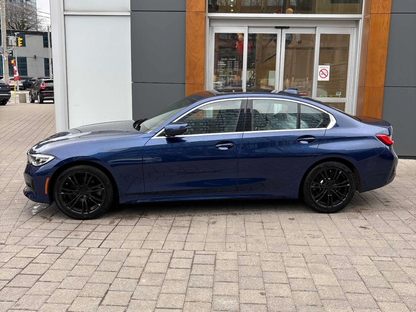 BMW 330 ИЗРЯДНО ПОДДЪРЖАНА * * ЧИСТА ИСТОРИЯ * * CARFAX - изображение 4